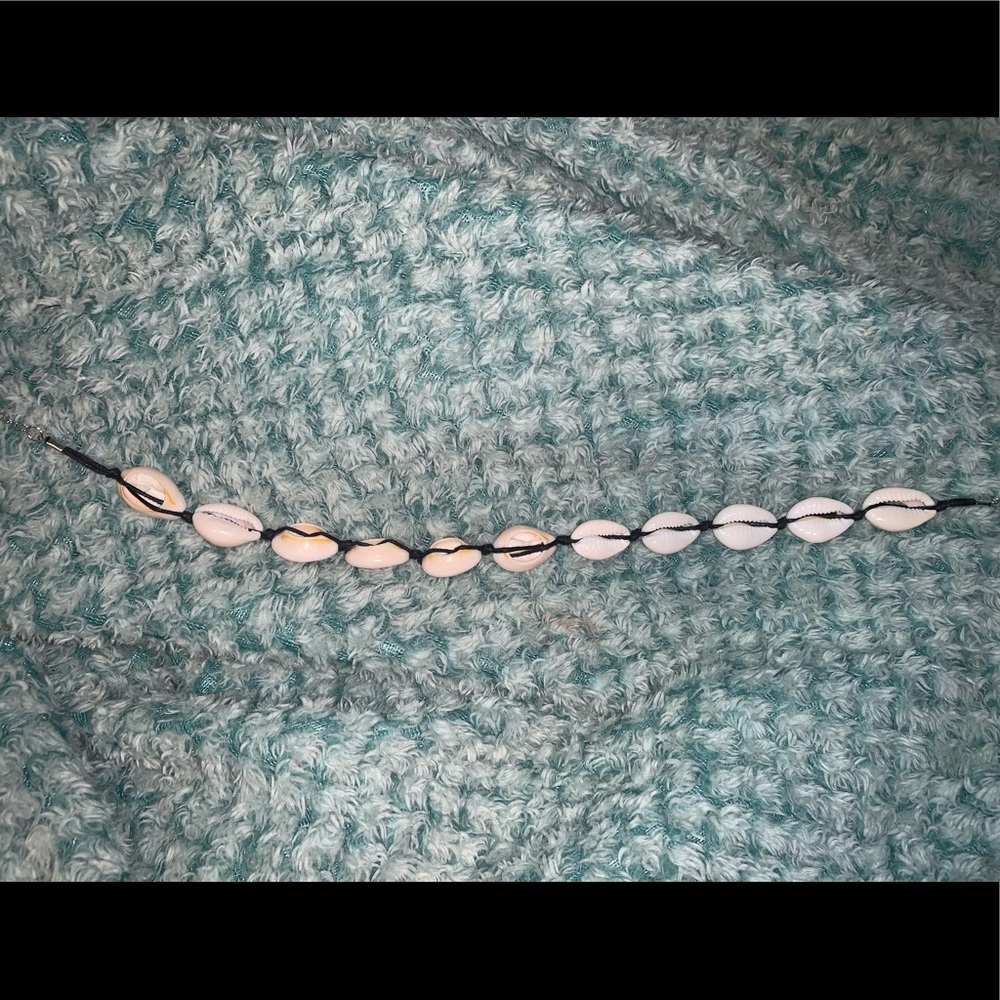 Shell necklace!! Fits small necks or big
